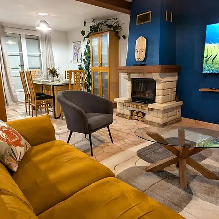 Les Marguerites Holiday home *